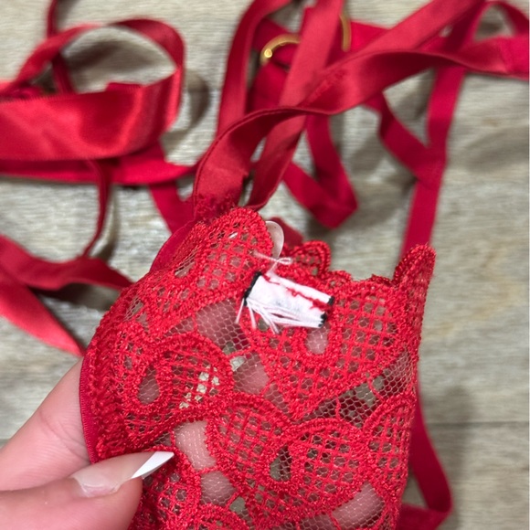 NWOT Victoria Secret Strappy Heart Lace Teddy Size Small - Picture 5 of 5
